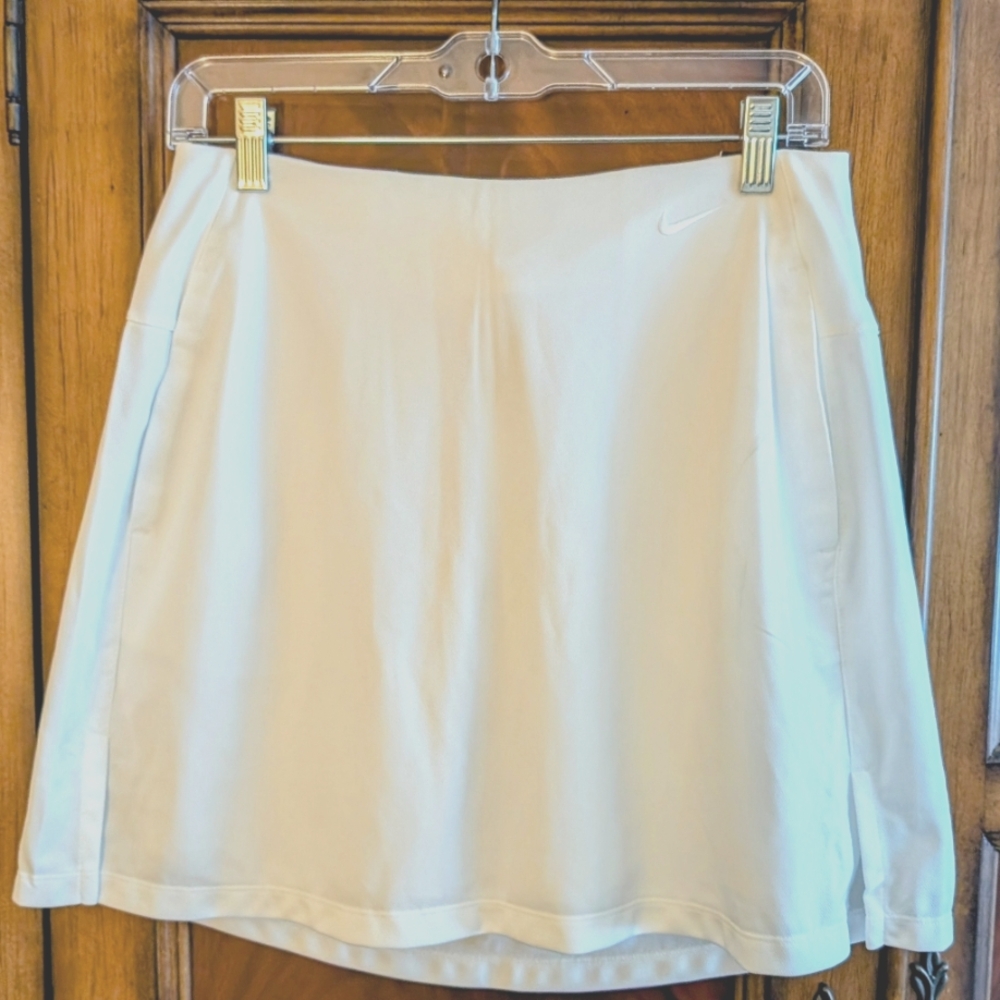 Nike Activewear Skort Women Med. White A-Line Midi Dri Fit Standerd Fit Mid Rise